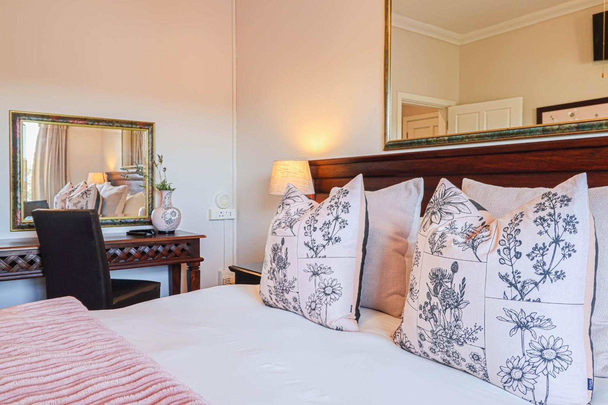 Amber Guest Lodge Knysna Exterior photo