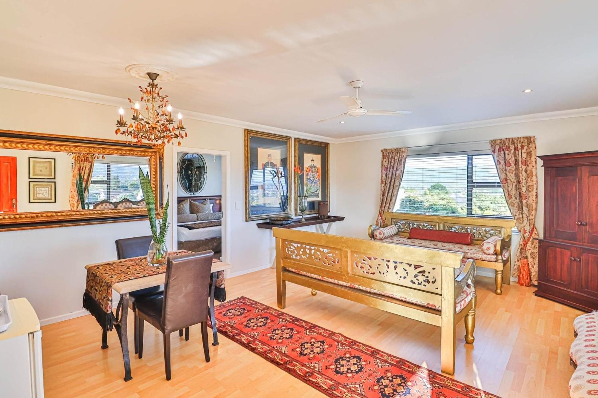 Amber Guest Lodge Knysna Exterior photo